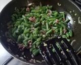 Foto langkah ke 3 dari resep Tumis buncis daging giling.