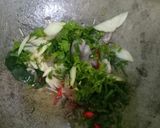 Foto langkah ke 2 dari resep Udang Sayur Bumbu Lada Hitam.