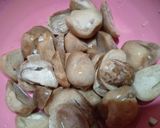 Foto langkah ke 1 dari resep Tumis Jamur dan Tofu.