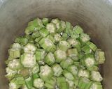 A picture of step 1 of Bhindi bhaji.