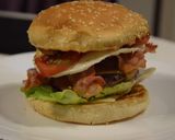 Tojásos-baconös sajtburger 🥚🥓🍔 recept fázis 8 fotója