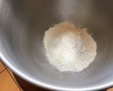 Une image de l'étape 1 de Pâte brisée au lait concentré et vanille.