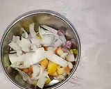A picture of step 1 of Murg Paanwaala.