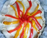 Foto del passaggio 4 della ricetta Torta salata peperoni e sfoglia integrale
