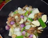 Foto langkah ke 1 dari resep Kaldu Kepala Udang Homemade.