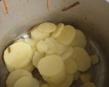 Hình bước làm 1 của món Canh kim chi khoai tây