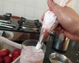 A picture of step 3 of Strawberry Milkshake.