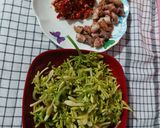 Foto langkah ke 1 dari resep Tumis bunga pepaya.