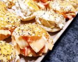 Une image de l'étape 6 de Coquillages feuilletés apéritifs saumon ail et fines herbes et surimi sauce cocktail 😋.