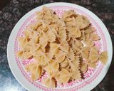 A picture of step 1 of Creamy Red sauce Farfalle Pasta with green peas.