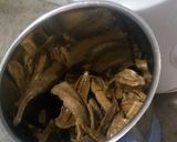 A picture of step 2 of Saabut aaamchur ki khatti meethi chatni.