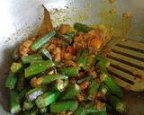 A picture of step 12 of Dahi wali bhindi.