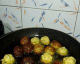 A picture of step 5 of Lauki/ kaddu ke koftey.