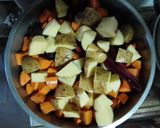 Foto del paso 1 de la receta: Ensalada remolacha, zanahoria, huevo y rúcula