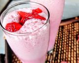 स्ट्रॉबेरी शेक (Strawberry Shake recipe in Hindi) रेसिपी चरण 3 फोटो