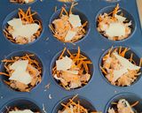 Foto del paso 4 de la receta: Muffins de Huevo y Pollo