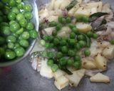 ट्रेडिशनल मटर और आलू की सूखी सब्जी रेसिपी चरण 4 फोटो