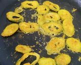 A picture of step 6 of Crispy Karela.