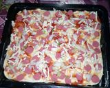 Foto langkah ke 7 dari resep Pizza suka-suka sosis sederhana rasa istimewa.