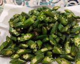 A picture of step 3 of Bhindi Masala.