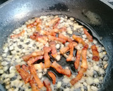 Foto del paso 7 de la receta: Espaguetis de calabacin con bacon y langostinos
