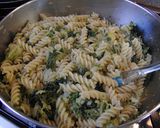 Kelkáposztás fusilli (orsó tészta), pirított dióval recept fázis 7 fotója