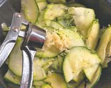 Sajtos-cukkinis spagetti🧀🌶️ 🥒 recept fázis 1 fotója