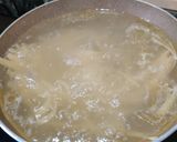 A picture of step 2 of Garlic fettuccine.