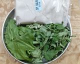 A picture of step 1 of Bajra Methi-Palak Thepla.