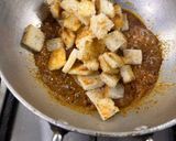 A picture of step 2 of Bread caramel popcorn.