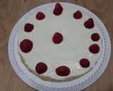 Pas rețetă Tort simplu cu mascarpone, ciocolată albă și căpșuni 10 fotografie