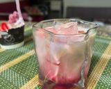 Foto langkah ke 3 dari resep Es sirup merah putih.