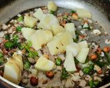 A picture of step 4 of Batata poha.