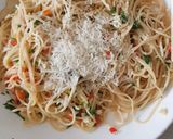 A picture of step 1 of Spaghetti Aglio E Olio.
