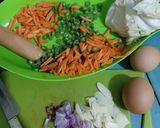 Foto langkah ke 1 dari resep Orak Arik Sosis Telur.