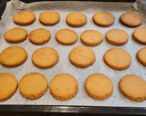 Foto del paso 8 de la receta: Galletas de turrón bañadas en chocolate blanco
