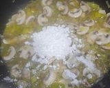 Foto del paso 5 de la receta: Pez espada en salsa picante verde con champiñones y gamba