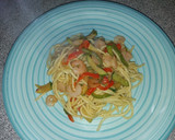 Foto del paso 5 de la receta: Fideos con verduras salteadas y camarón