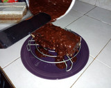 Foto del paso 40 de la receta: Tarta con mousseline de chocolate y ganache acompañada de helado