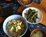 A picture of step 4 of Easy and quick Smoke salmon and avocado donburi.