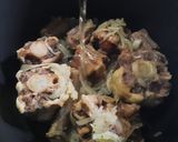 Foto del paso 5 de la receta: Rabo guisado en olla al vino blanco