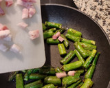 Foto del paso 4 de la receta: Espárragos verdes con salsa