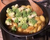 Une image de l'étape 10 de Pommes grenailles au chou romanesco et dulce.