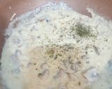 Foto langkah ke 4 dari resep Creamy Mushroom Chicken Spaghetti.