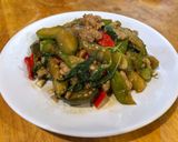 รูปขั้นตอนการทำที่ 4 ของ ผัดมะเขือยาวโหระพาหมูสับผัดมะเขือที่อร่อยและไม่ดำ