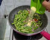 Foto langkah ke 3 dari resep Telur buncis oseng bawang.