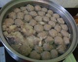 Foto langkah ke 1 dari resep Bakso Sapi Kuah Mantap.