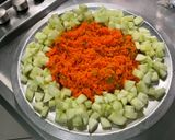 Une image de l'étape 11 de Salade de concombre, carottes et poivron à la mozzarella.