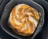 Une image de l'étape 7 de Babka salée au pesto Rosso à l’air fryer.