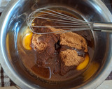 Foto langkah ke 3 dari resep Super Moist ChocolateCupcakes- Simple & NoMixer (Gluten Free).